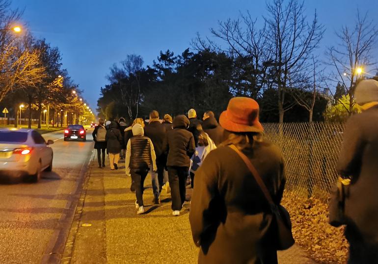 Marche de nuit sur l'un des parcours afin que les personnes présentent à la restitution du projet puissent se rendre compte des aménagements à réaliser.